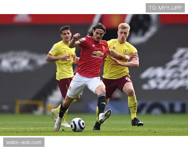 爱德华斯兜射滑门而过，伯恩利错失扳平良机